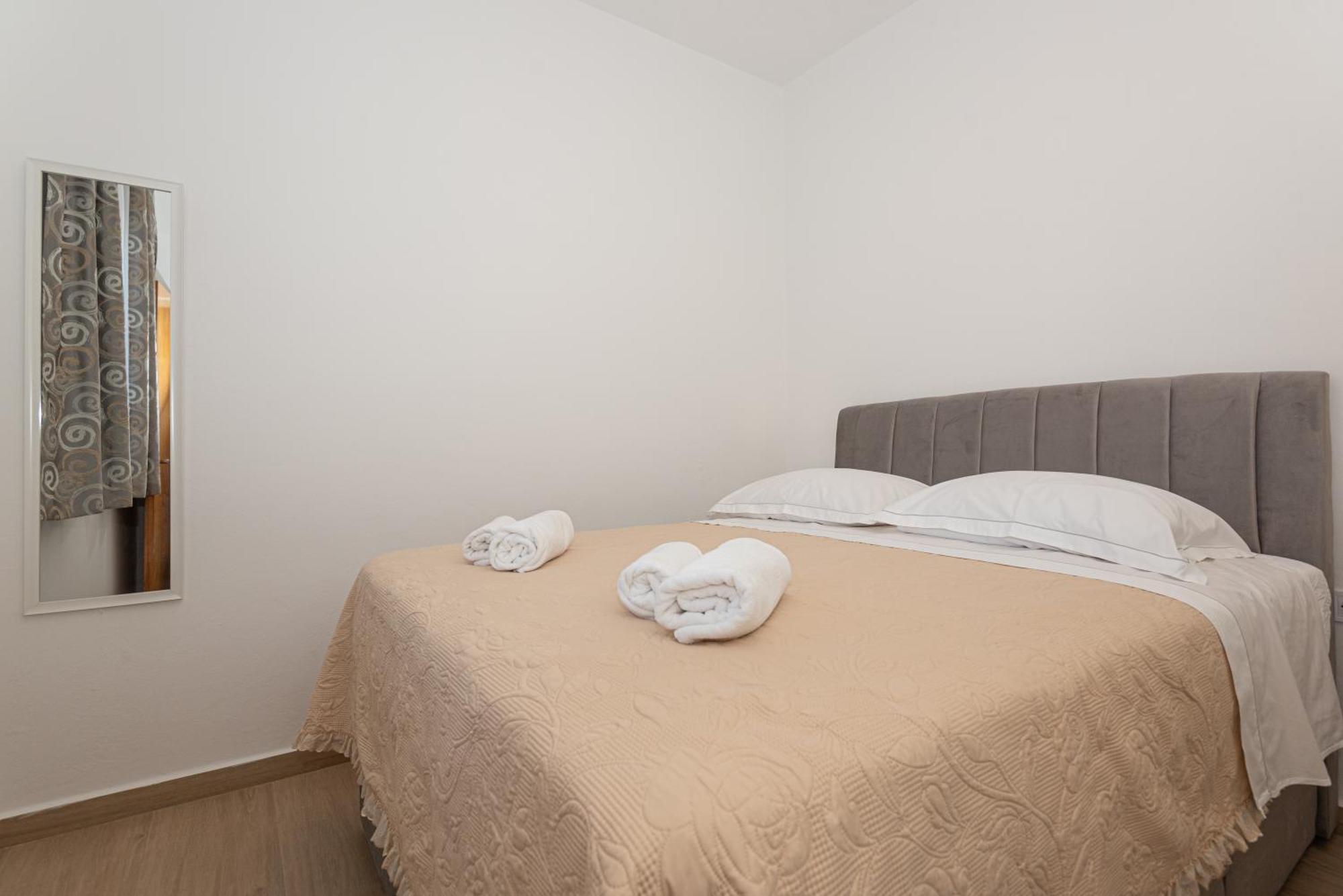 וודיצה Apartments Lovric מראה חיצוני תמונה